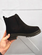 Load image into Gallery viewer, Chelsea Boots