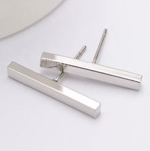 Load image into Gallery viewer, Silver bar earrings